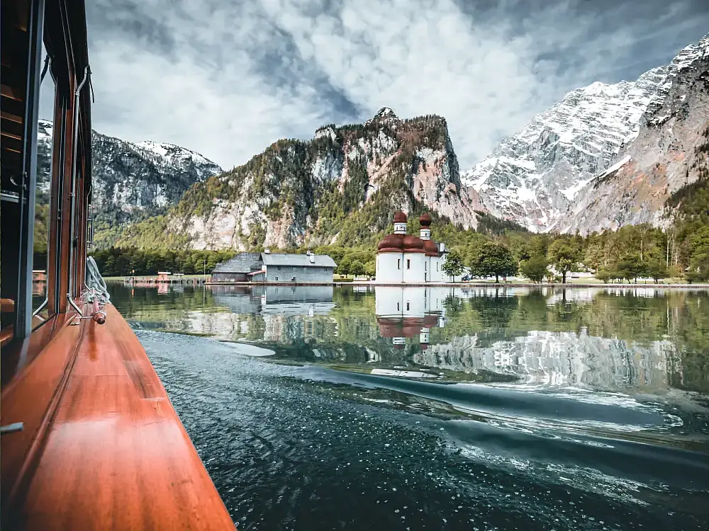 Privatyacht auf dem Königssee mit Blick auf St. Bartholomä